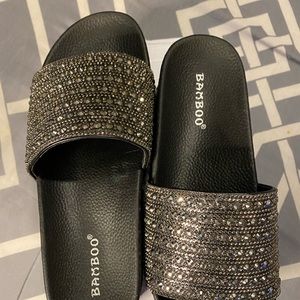 Fashion nova slides